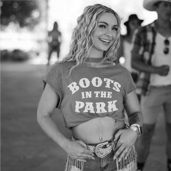 Meet your Posher, Amanda - Picture 2 of 3